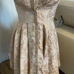 Rachel Zoe Cream and Gold Patterned Garment